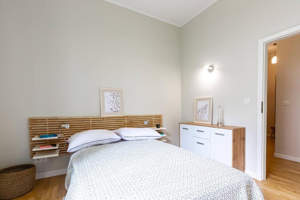 ורשה Bright And Cozy Apartment Near Park, With A Huge Terrace. מראה חיצוני תמונה