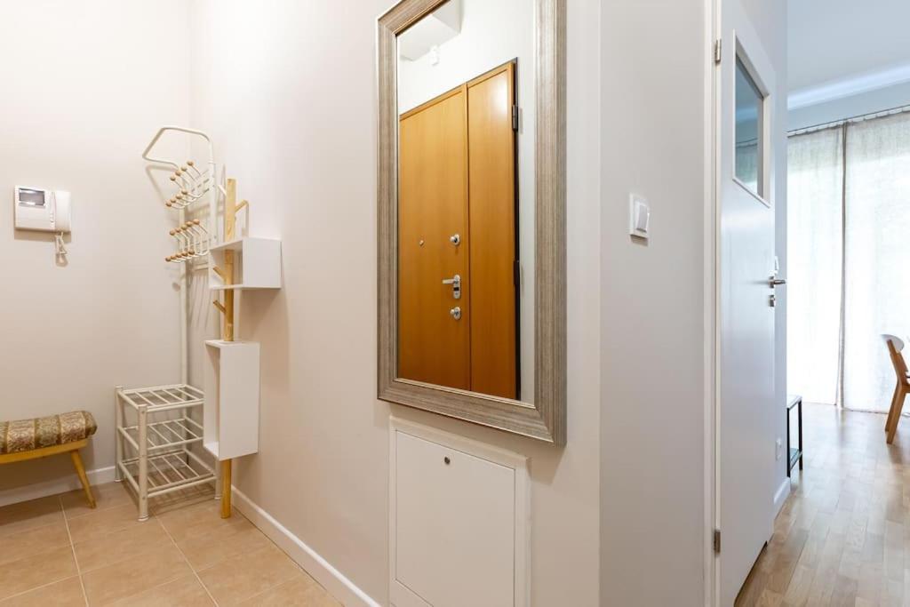 ורשה Bright And Cozy Apartment Near Park, With A Huge Terrace. מראה חיצוני תמונה