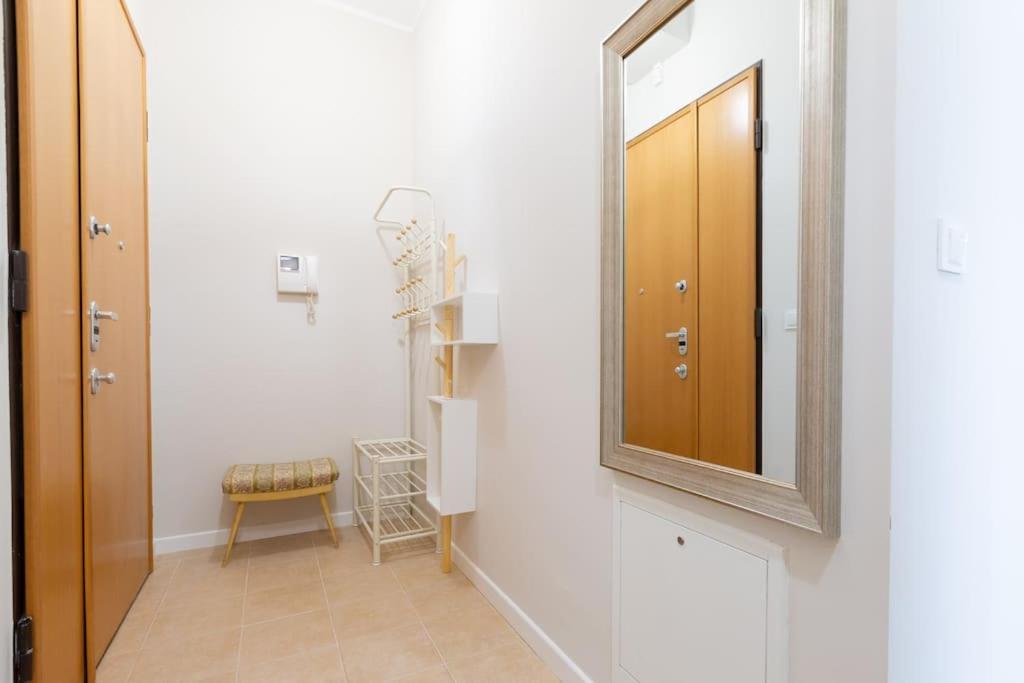 ורשה Bright And Cozy Apartment Near Park, With A Huge Terrace. מראה חיצוני תמונה