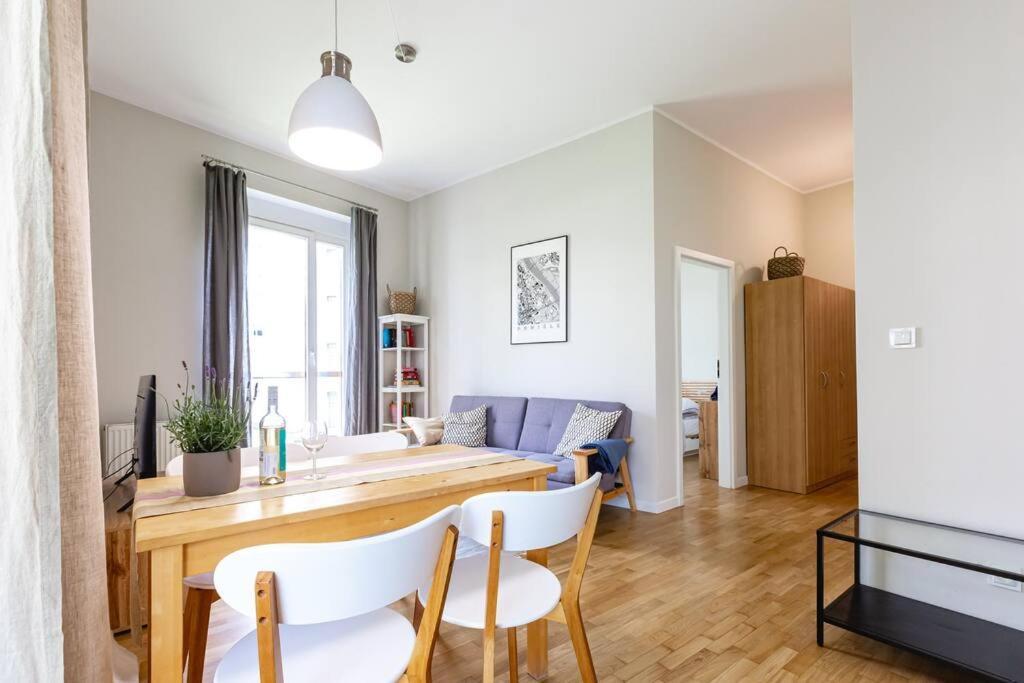 ורשה Bright And Cozy Apartment Near Park, With A Huge Terrace. מראה חיצוני תמונה