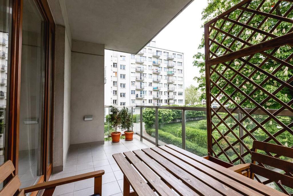 ורשה Bright And Cozy Apartment Near Park, With A Huge Terrace. מראה חיצוני תמונה