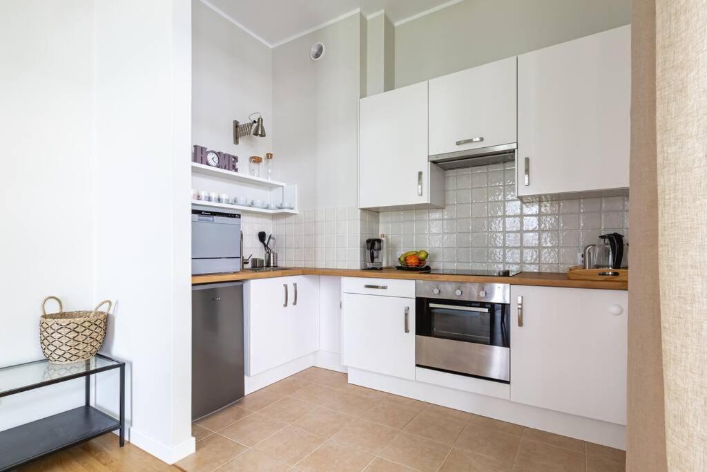ורשה Bright And Cozy Apartment Near Park, With A Huge Terrace. מראה חיצוני תמונה
