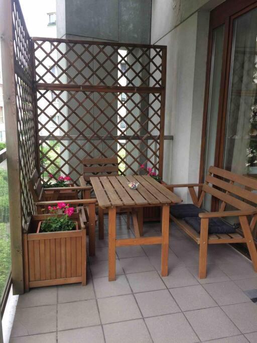 ורשה Bright And Cozy Apartment Near Park, With A Huge Terrace. מראה חיצוני תמונה