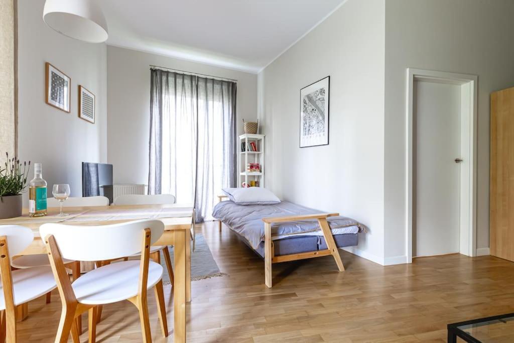 ורשה Bright And Cozy Apartment Near Park, With A Huge Terrace. מראה חיצוני תמונה