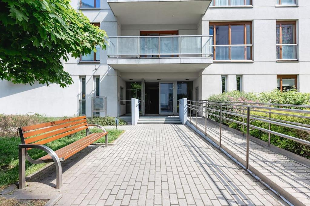 ורשה Bright And Cozy Apartment Near Park, With A Huge Terrace. מראה חיצוני תמונה