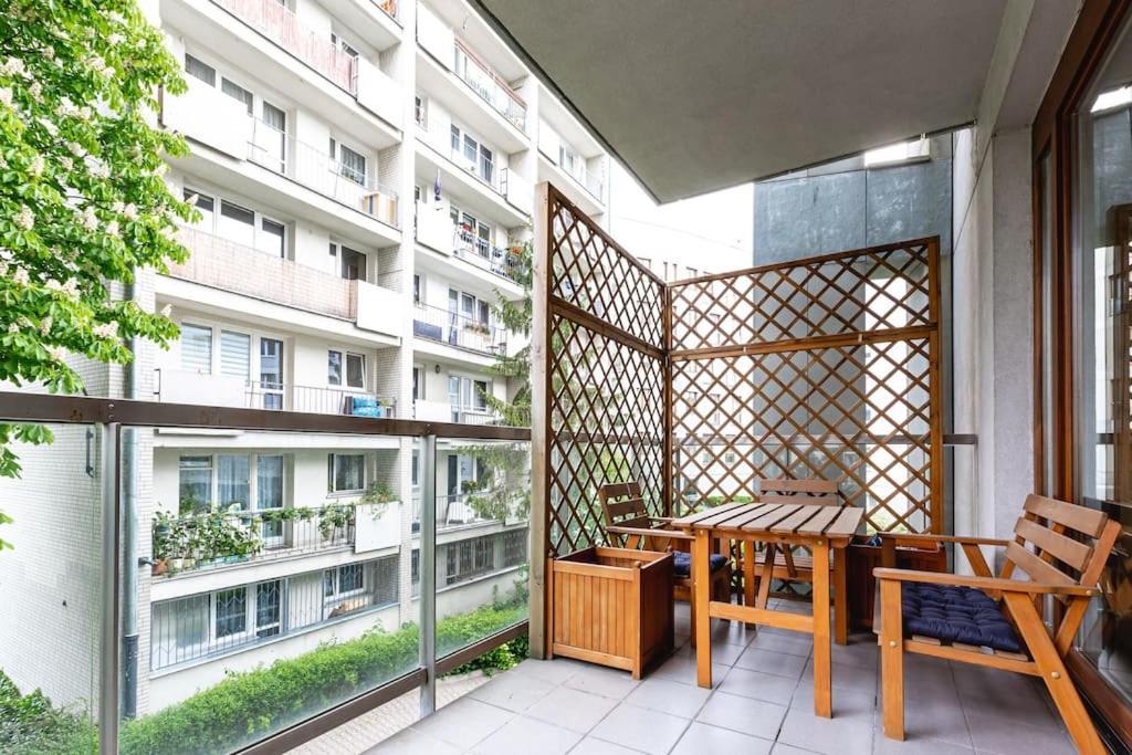 ורשה Bright And Cozy Apartment Near Park, With A Huge Terrace. מראה חיצוני תמונה